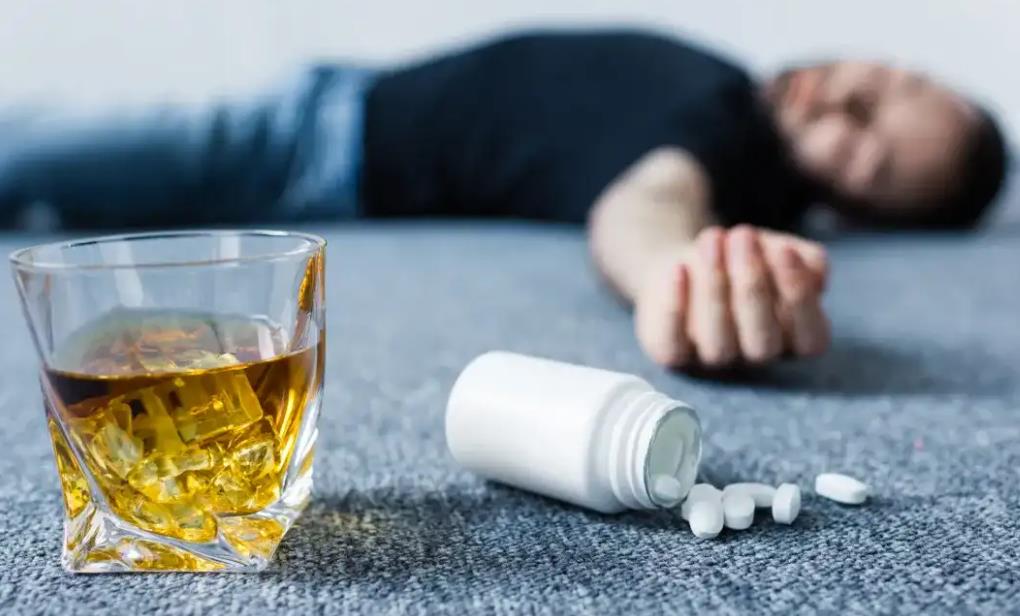 双效片会伤身体吗?把常见反应、禁忌与长期风险分开看